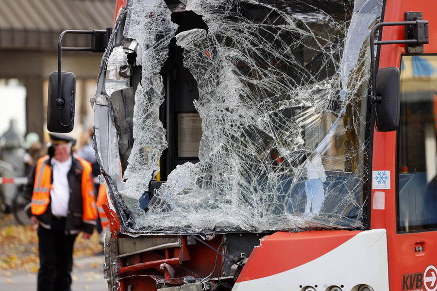 Kinder von Bus erfasst! Nordarzt-Einsatz läuft!